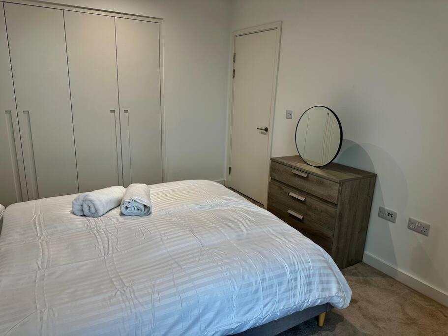 Spacious Modern 1 Bed Apartment. Лондон Экстерьер фото