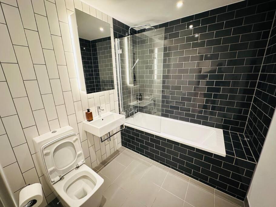 Spacious Modern 1 Bed Apartment. Лондон Экстерьер фото